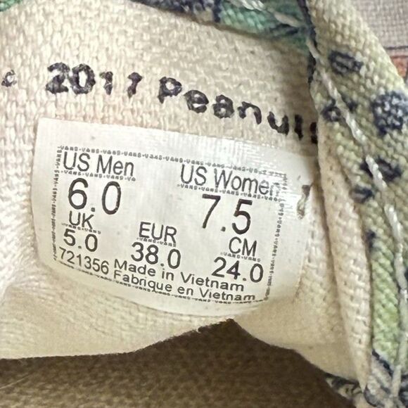 Vans x Peanuts Snoopy Comic Strip Men’s Size 6/7.5 womens – Limited Edition 2017 - Picture 8 of 11